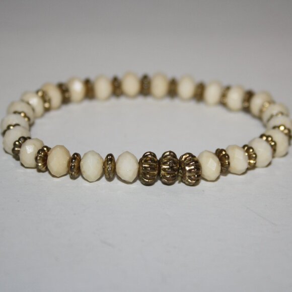 Beautiful cream and gold beaded bracelet 7" - Picture 1 of 3